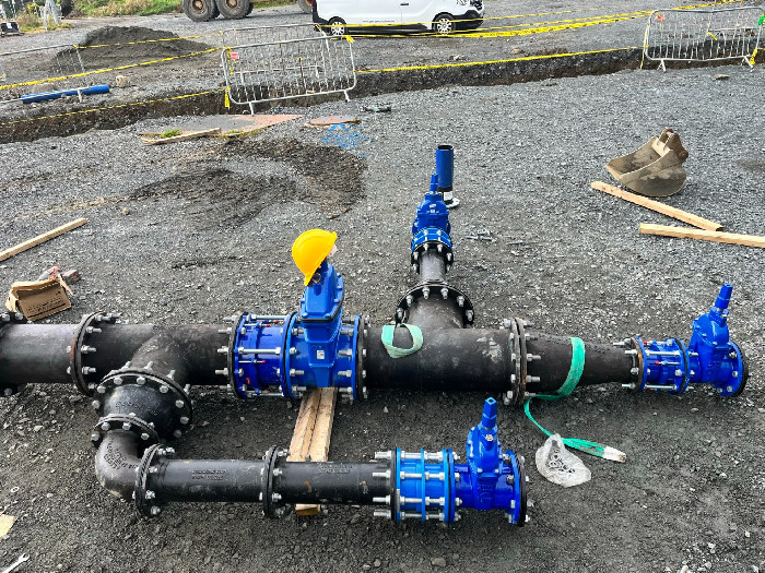 HDPE pipe installation in a water pipeline trench